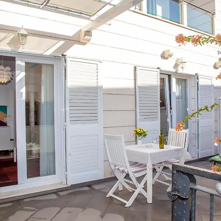 55 & 54 Stairs Apartman