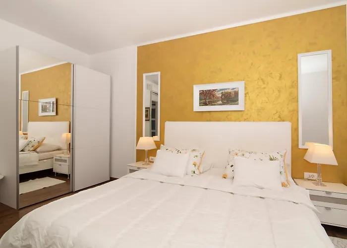 55 & 54 Stairs Apartman *