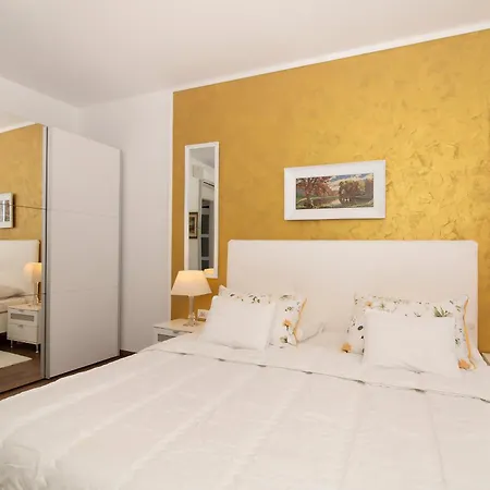 55 & 54 Stairs Daire *