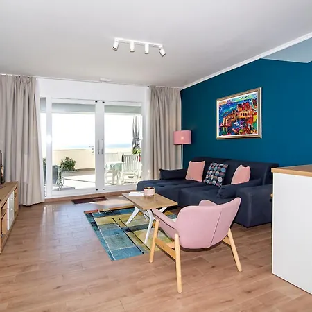 55 & 54 Stairs Apartment *